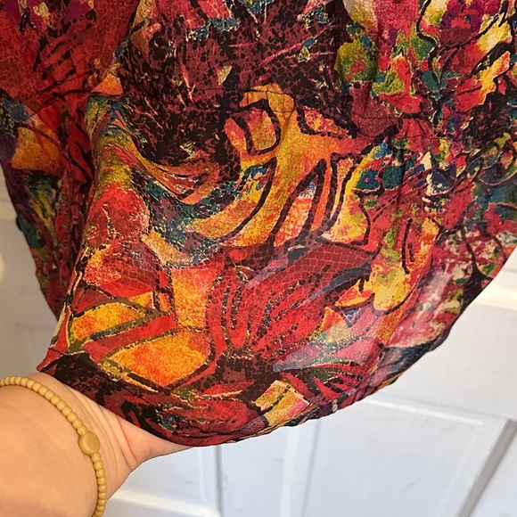 Chico's Vibrant Floral V-Neck sheer Blouse - Red and Black 100% silk - Picture 9 of 9